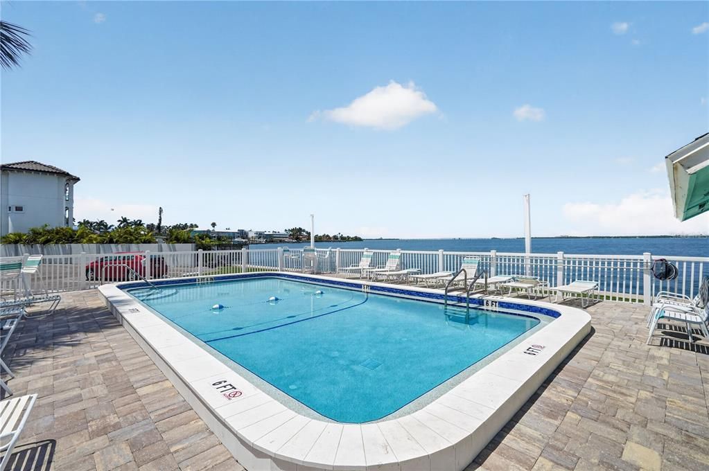 For Sale: $479,900 (2 beds, 1 baths, 729 Square Feet)