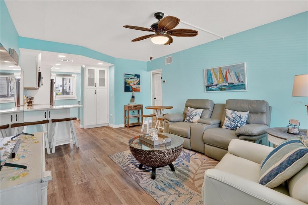 For Sale: $479,900 (2 beds, 1 baths, 729 Square Feet)