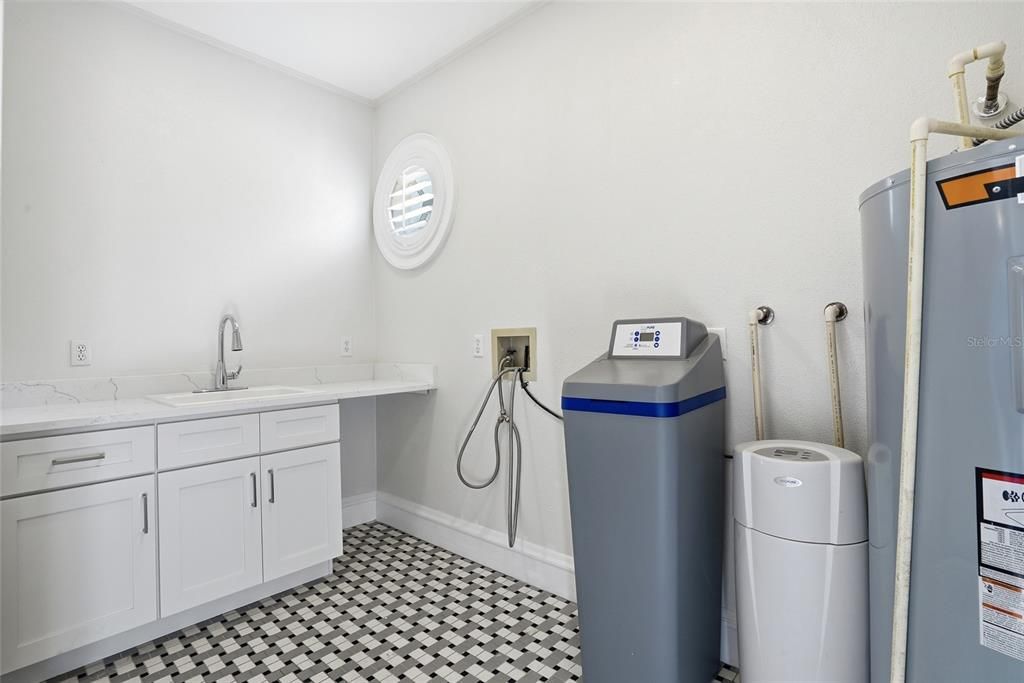 待售: $3,500,000 (6 贝兹, 3 浴室, 5691 平方英尺)