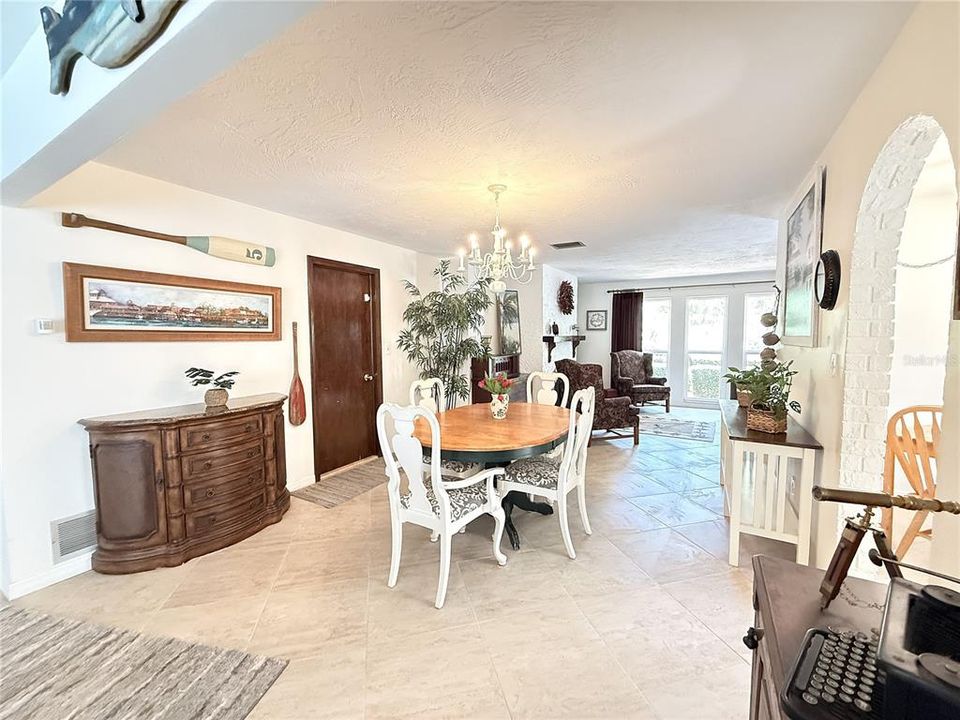 For Sale: $584,500 (3 beds, 2 baths, 1882 Square Feet)