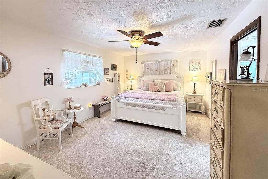 For Sale: $584,500 (3 beds, 2 baths, 1882 Square Feet)
