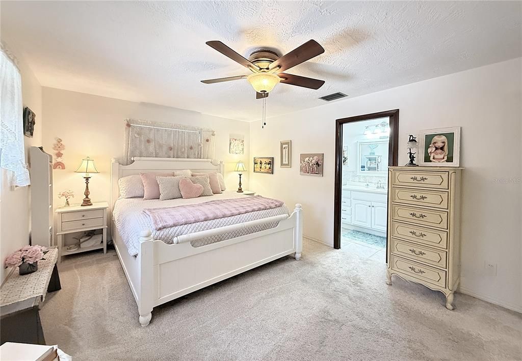For Sale: $584,500 (3 beds, 2 baths, 1882 Square Feet)