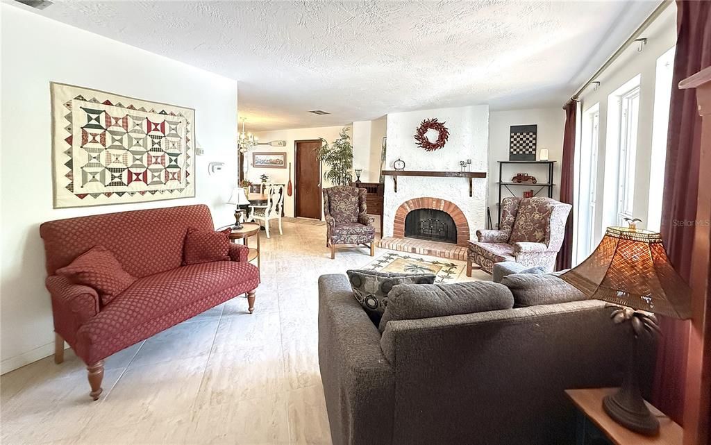 For Sale: $584,500 (3 beds, 2 baths, 1882 Square Feet)