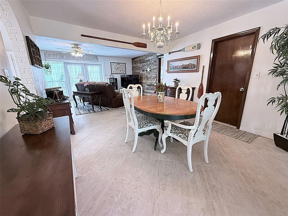 For Sale: $584,500 (3 beds, 2 baths, 1882 Square Feet)