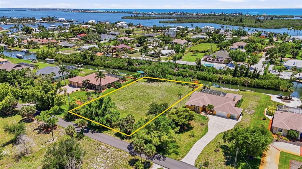 На продажу: $260,000 (0.69 acres)