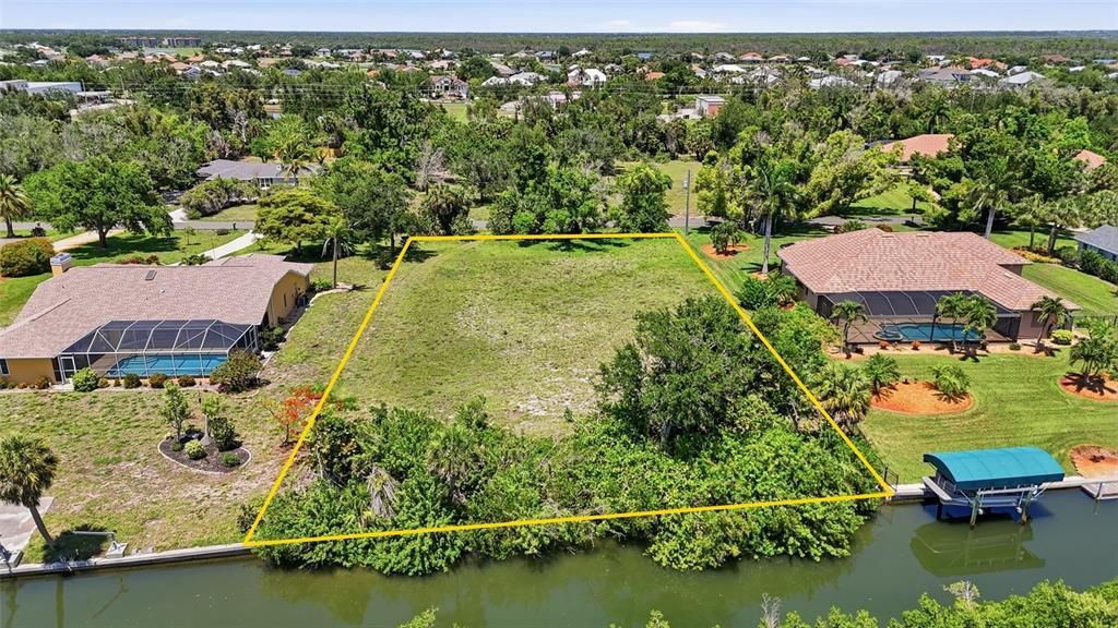 На продажу: $260,000 (0.69 acres)