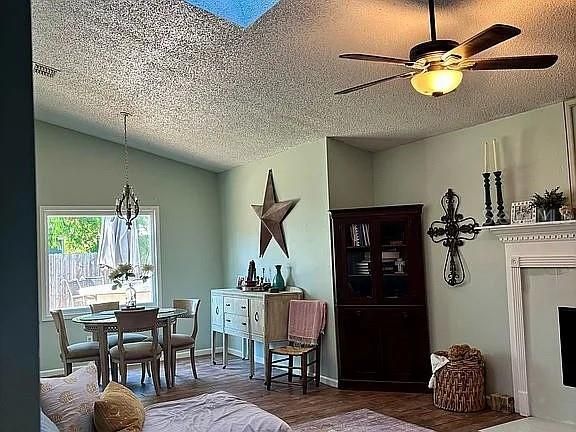 For Sale: $609,500 (3 beds, 2 baths, 1559 Square Feet)