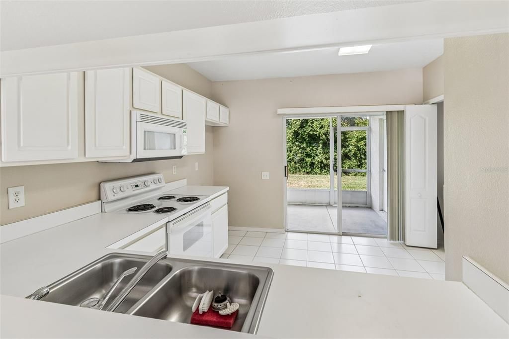 На продажу: $199,900 (2 спален, 1 ванн, 1184 Квадратных фут)
