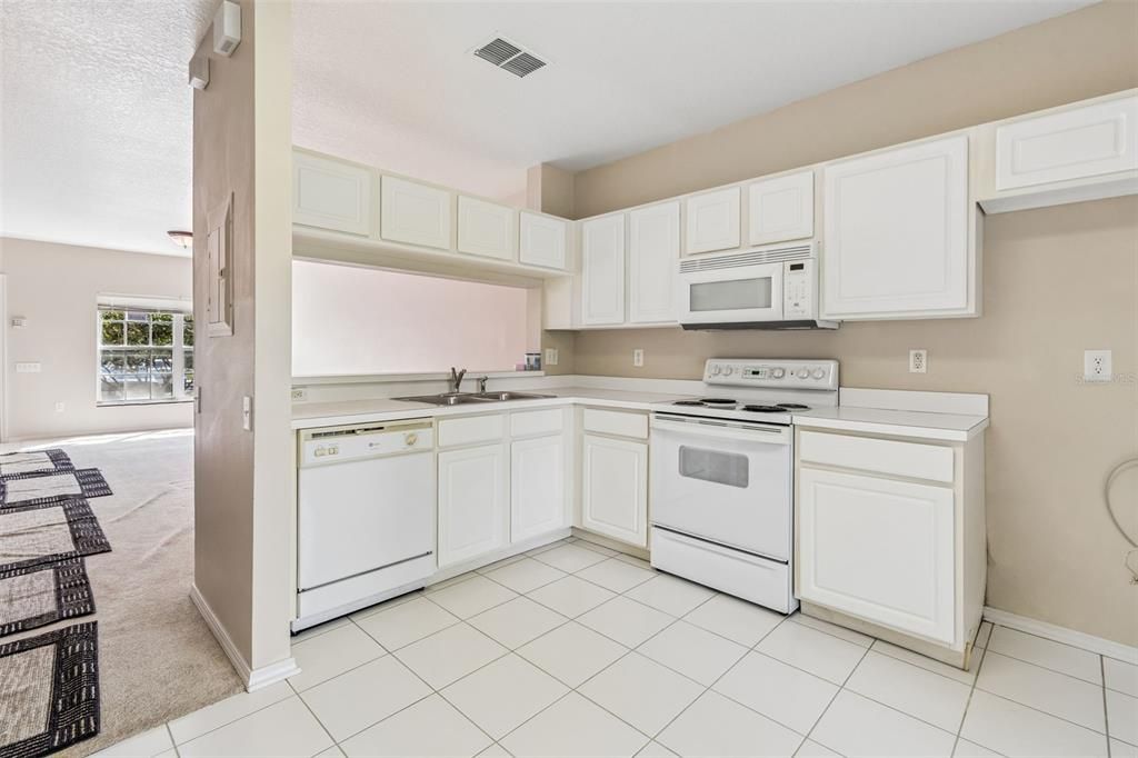На продажу: $199,900 (2 спален, 1 ванн, 1184 Квадратных фут)
