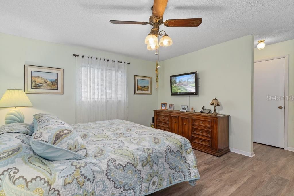 For Sale: $385,000 (3 beds, 2 baths, 1738 Square Feet)