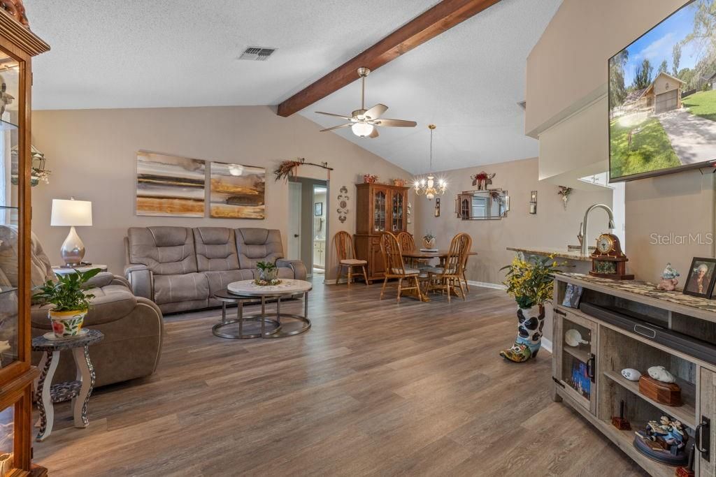 For Sale: $385,000 (3 beds, 2 baths, 1738 Square Feet)