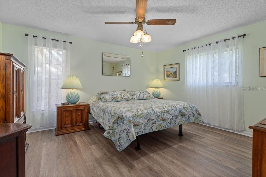 For Sale: $385,000 (3 beds, 2 baths, 1738 Square Feet)