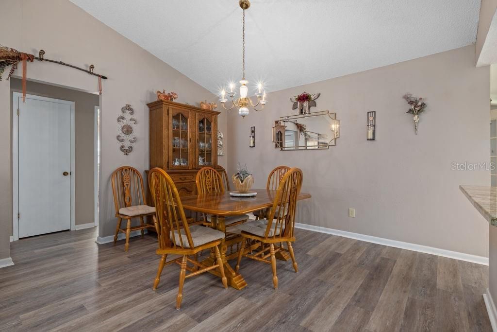 For Sale: $385,000 (3 beds, 2 baths, 1738 Square Feet)
