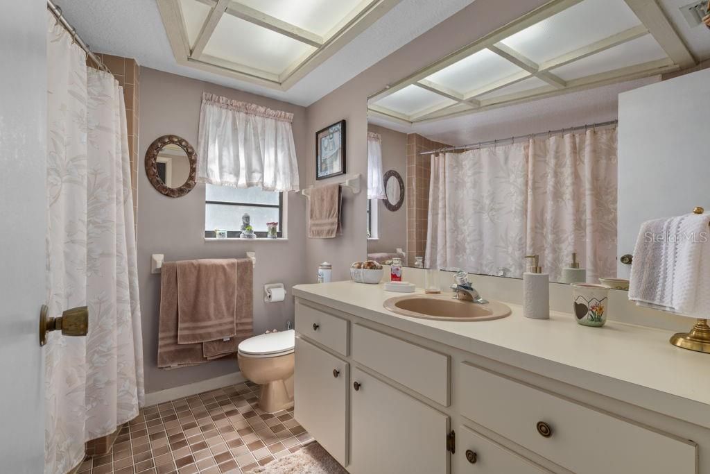 For Sale: $385,000 (3 beds, 2 baths, 1738 Square Feet)