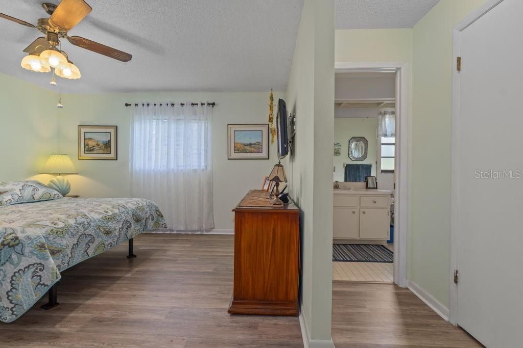 For Sale: $385,000 (3 beds, 2 baths, 1738 Square Feet)