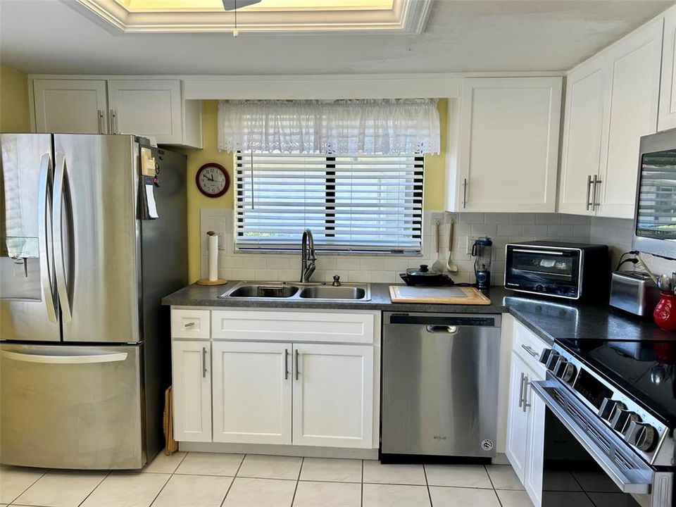 For Sale: $264,900 (2 beds, 2 baths, 980 Square Feet)