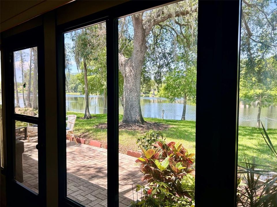 For Sale: $264,900 (2 beds, 2 baths, 980 Square Feet)