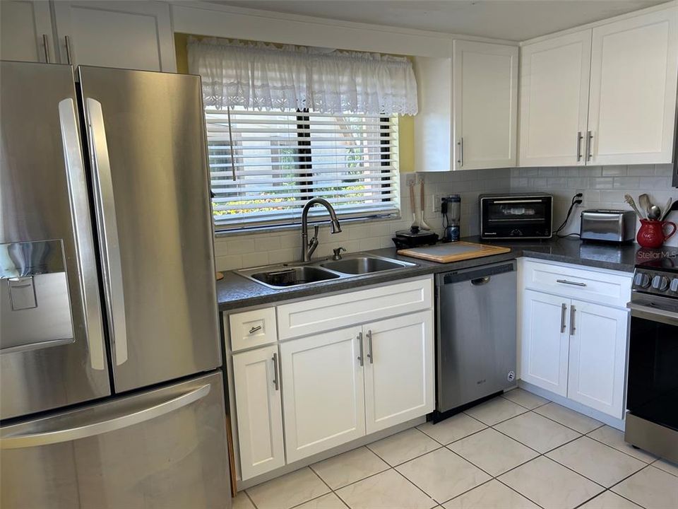 For Sale: $264,900 (2 beds, 2 baths, 980 Square Feet)