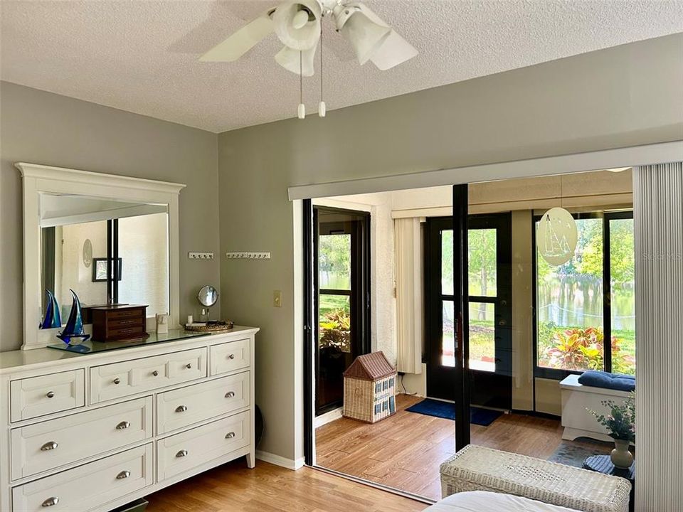 For Sale: $264,900 (2 beds, 2 baths, 980 Square Feet)