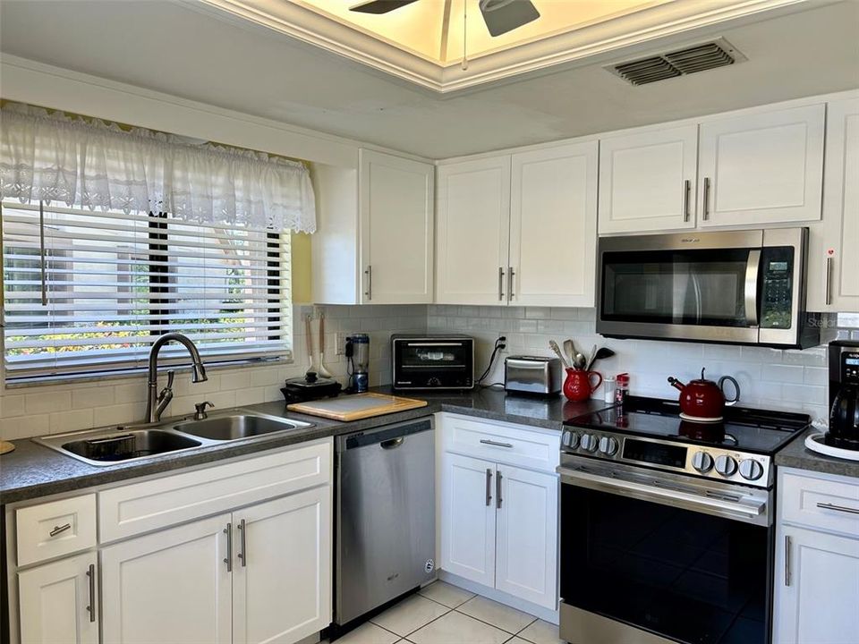 For Sale: $264,900 (2 beds, 2 baths, 980 Square Feet)