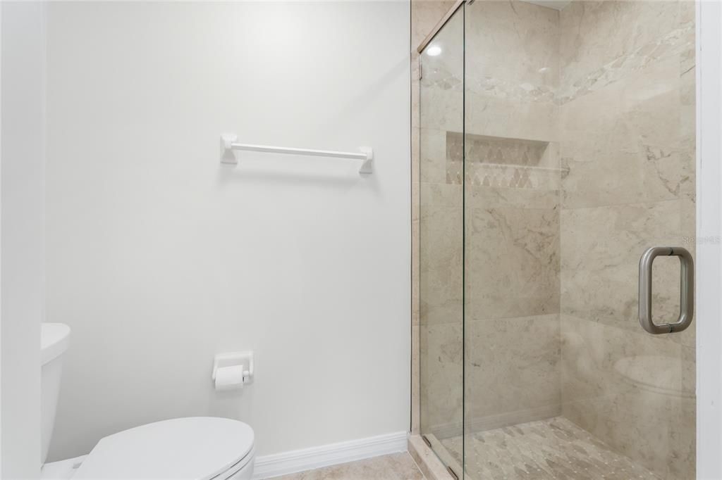 En Venta: $300,000 (2 camas, 2 baños, 1147 Pies cuadrados)