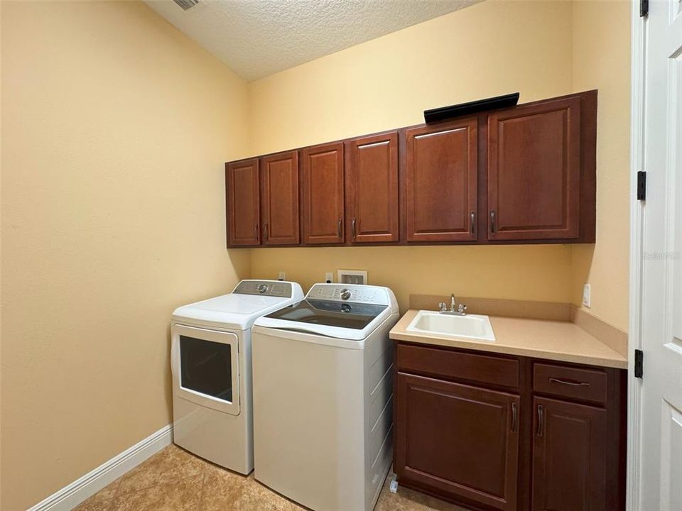 For Rent: $3,500 (3 beds, 2 baths, 2177 Square Feet)