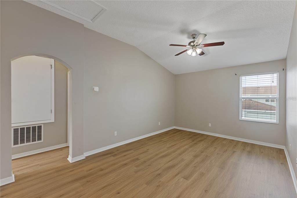 For Rent: $2,200 (3 beds, 2 baths, 1629 Square Feet)