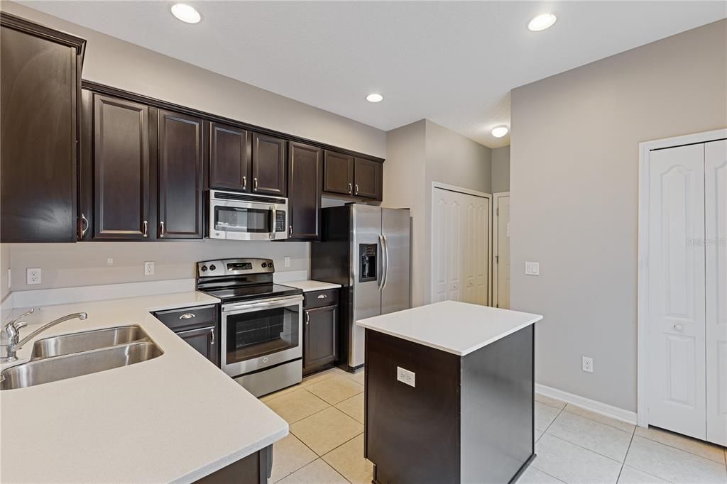 For Rent: $2,200 (3 beds, 2 baths, 1629 Square Feet)
