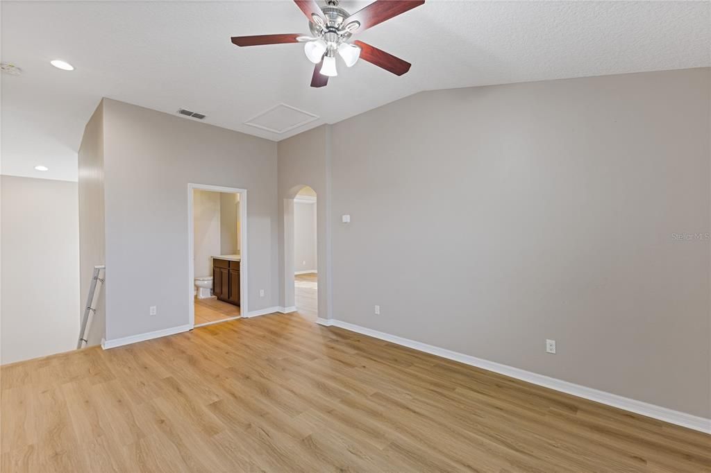 For Rent: $2,200 (3 beds, 2 baths, 1629 Square Feet)