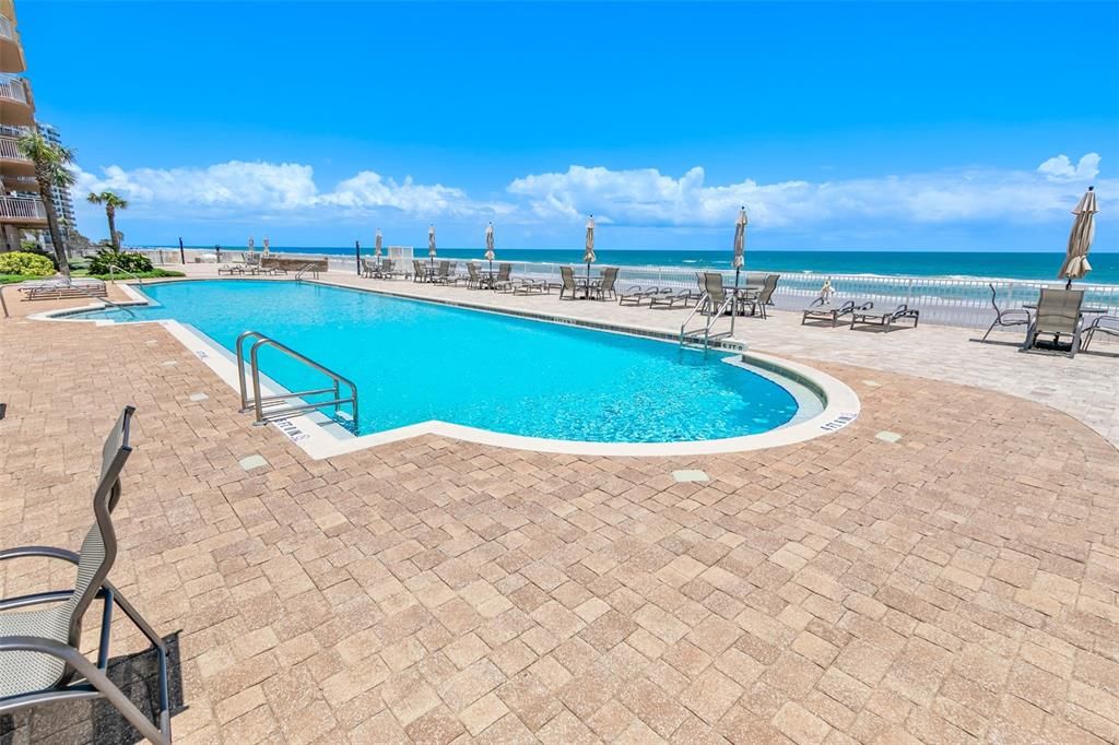 For Sale: $695,000 (3 beds, 3 baths, 2454 Square Feet)