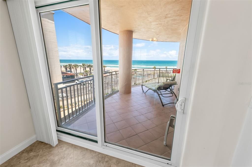 For Sale: $695,000 (3 beds, 3 baths, 2454 Square Feet)