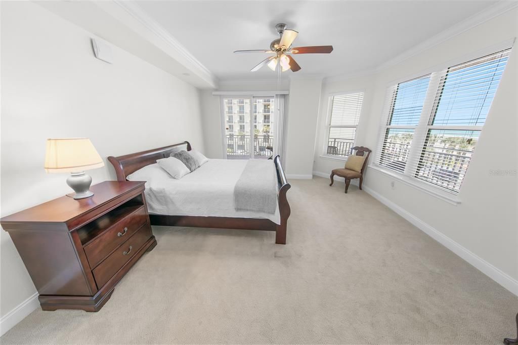 For Sale: $695,000 (3 beds, 3 baths, 2454 Square Feet)