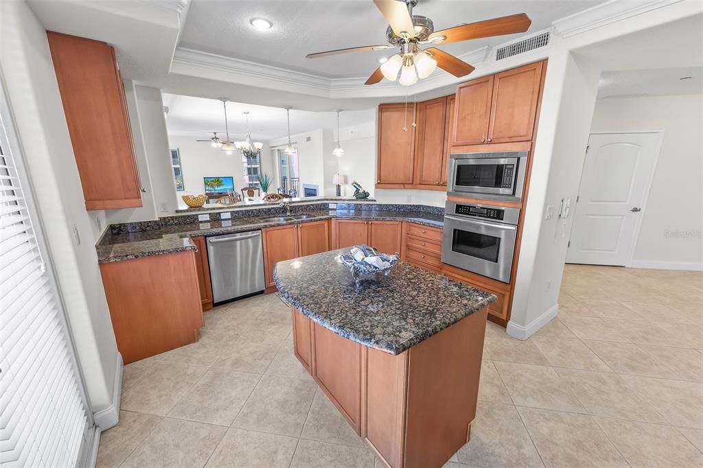 For Sale: $695,000 (3 beds, 3 baths, 2454 Square Feet)