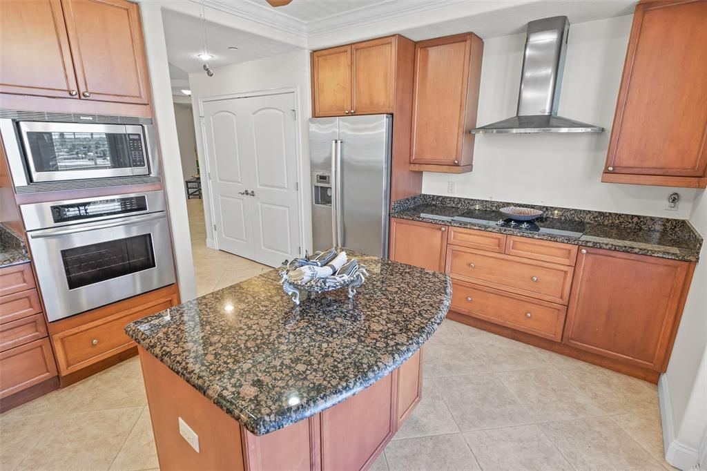 For Sale: $695,000 (3 beds, 3 baths, 2454 Square Feet)