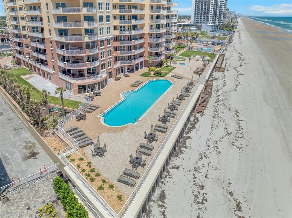 For Sale: $695,000 (3 beds, 3 baths, 2454 Square Feet)