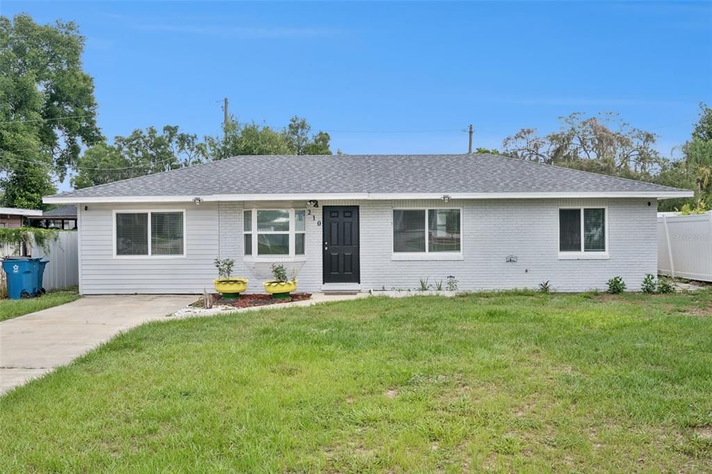 For Rent: $2,250 (4 beds, 2 baths, 1126 Square Feet)