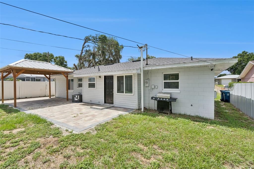 For Rent: $2,250 (4 beds, 2 baths, 1126 Square Feet)