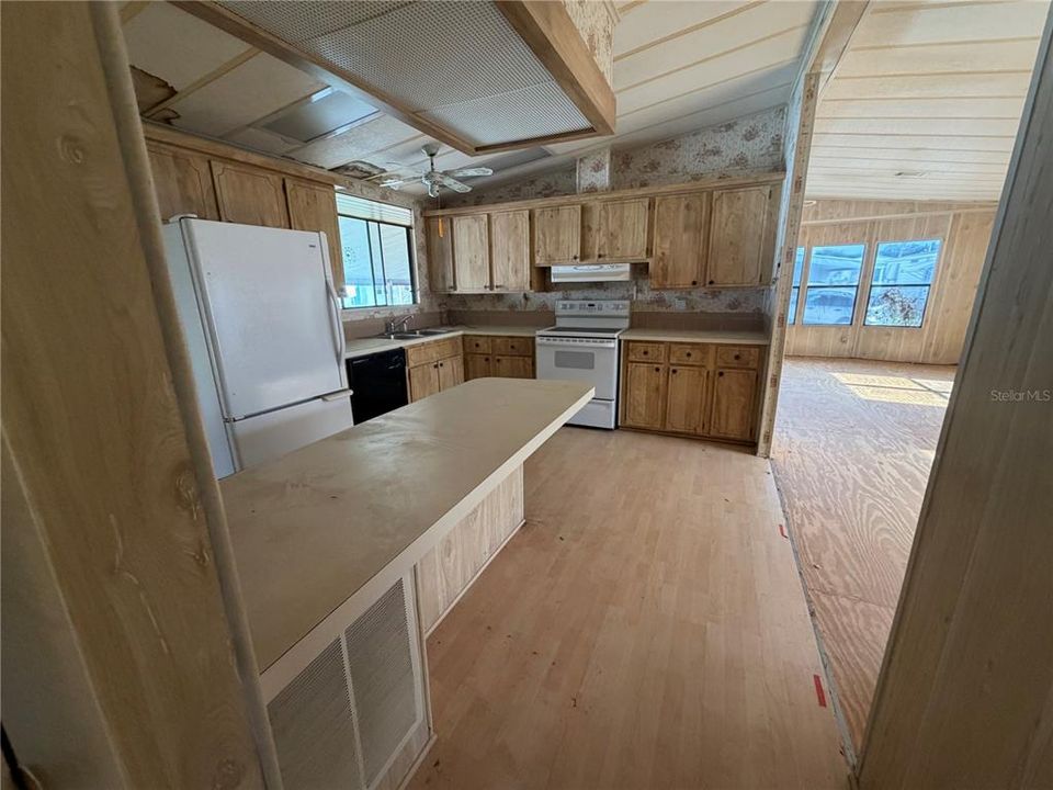 На продажу: $79,000 (3 спален, 2 ванн, 1081 Квадратных фут)