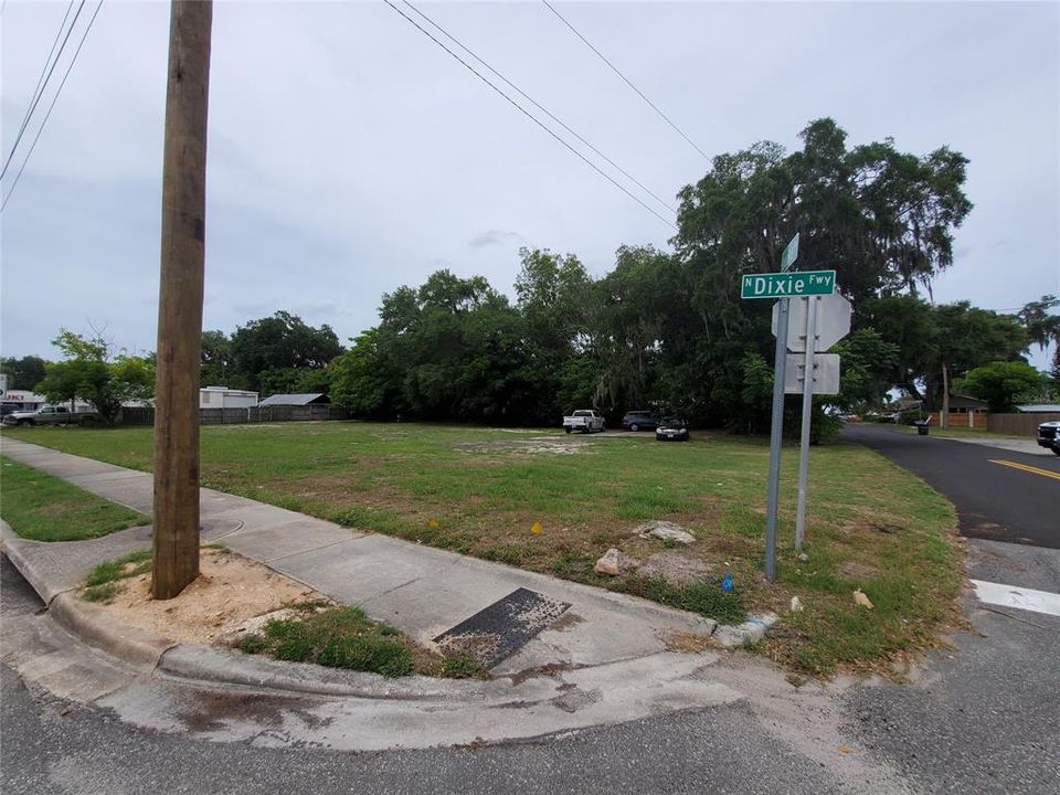 На продажу: $450,000 (0.41 acres)
