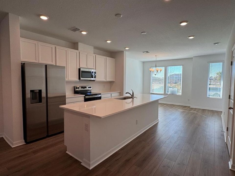 For Rent: $2,500 (3 beds, 2 baths, 1738 Square Feet)