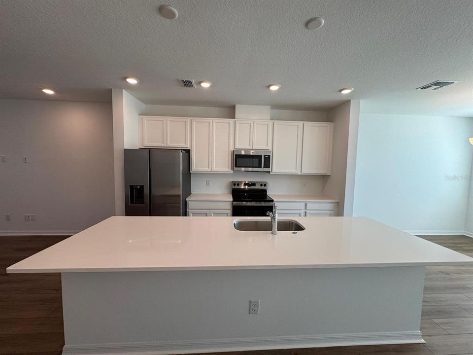 For Rent: $2,500 (3 beds, 2 baths, 1738 Square Feet)