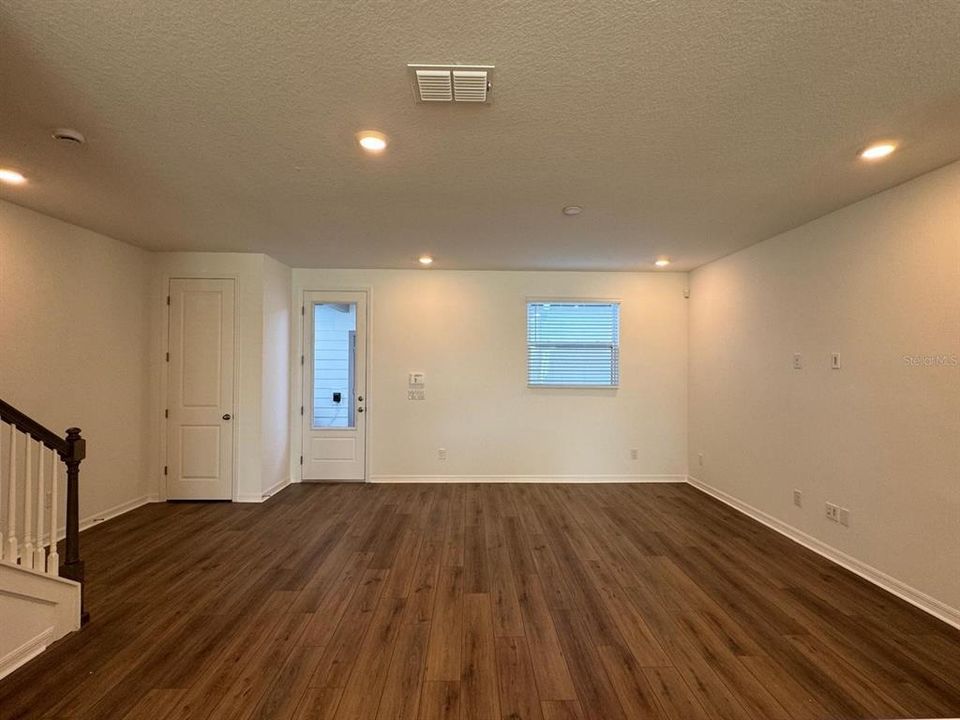 For Rent: $2,500 (3 beds, 2 baths, 1738 Square Feet)