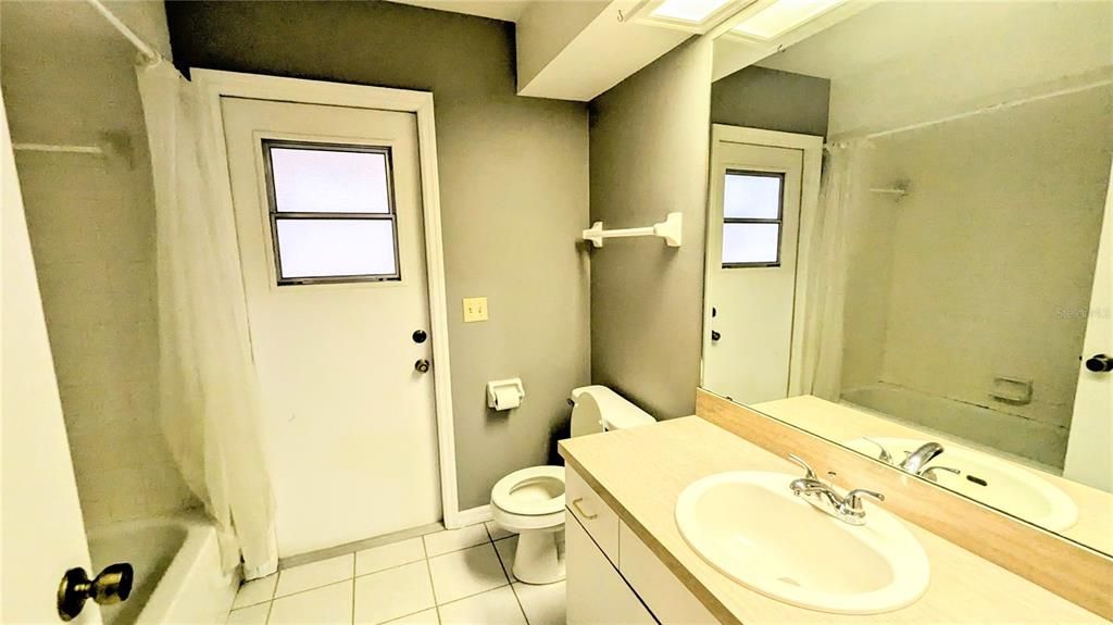 For Rent: $1,900 (3 beds, 2 baths, 1667 Square Feet)