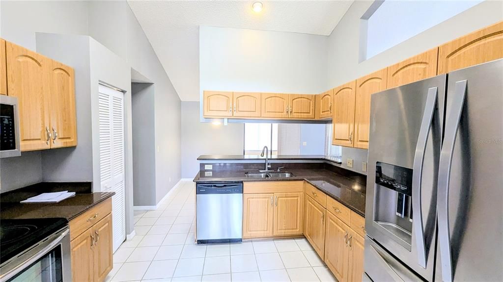For Rent: $1,900 (3 beds, 2 baths, 1667 Square Feet)
