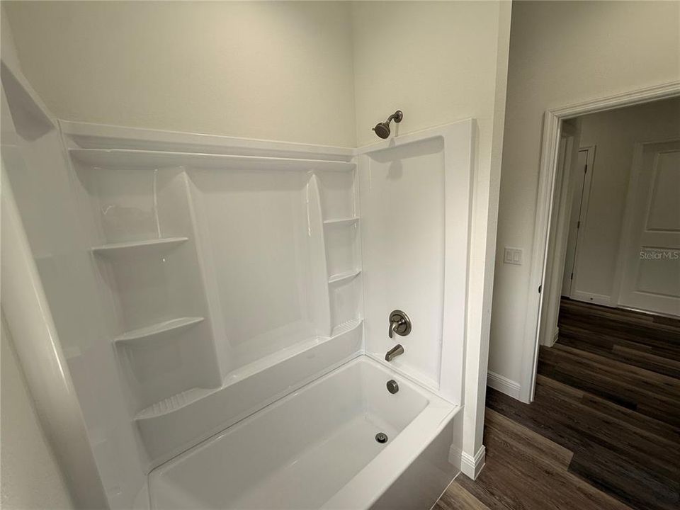 Activo con contrato: $316,900 (3 camas, 2 baños, 1334 Pies cuadrados)