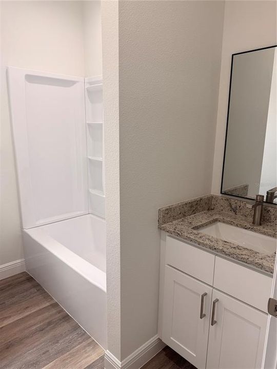 Activo con contrato: $316,900 (3 camas, 2 baños, 1334 Pies cuadrados)