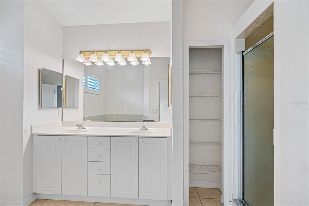 For Rent: $3,500 (3 beds, 2 baths, 2340 Square Feet)