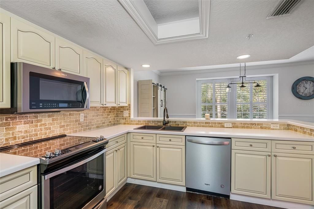 For Rent: $3,500 (3 beds, 2 baths, 2340 Square Feet)