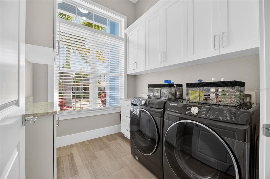 Active With Contract: $779,000 (3 beds, 3 baths, 2571 Square Feet)