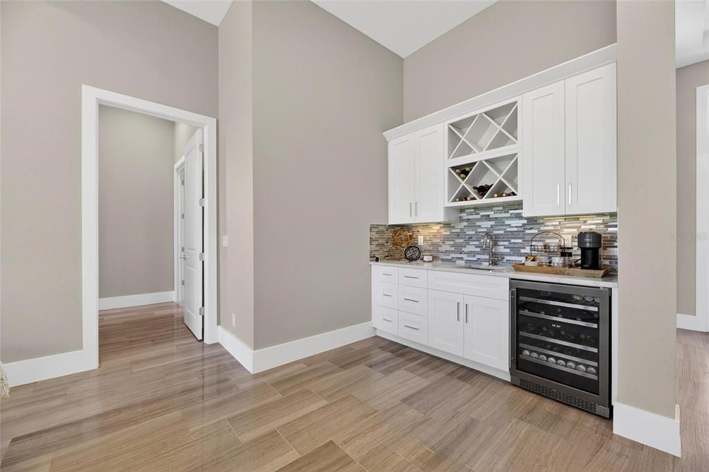 Active With Contract: $779,000 (3 beds, 3 baths, 2571 Square Feet)